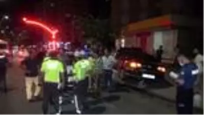 Adana -Işıkta bekleyen araçlara çarptı, kaza yerinden kaçtı: 2 yaralı Adana -Işıkta bekleyen araçlara çarptı, kaza yerinden kaçtı: 2 yaralı