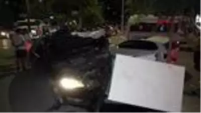 Adana -Işıkta bekleyen araçlara çarptı, kaza yerinden kaçtı: 2 yaralı Adana -Işıkta bekleyen araçlara çarptı, kaza yerinden kaçtı: 2 yaralı
