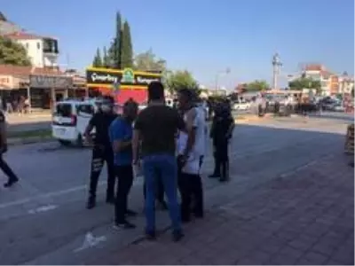 Antalya'da bıçaklı, sopalı kavga: 1 ölü, 6 yaralı Antalya'da bıçaklı, sopalı kavga: 1 ölü, 6 yaralı