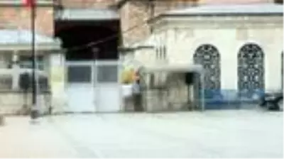86 yıllık müze serüveninin ardından camiye dönüştürülen Ayasofya'daki müze tabelaları kaldırıldı 86 yıllık müze serüveninin ardından camiye dönüştürülen Ayasofya'daki müze tabelaları kaldırıldı
