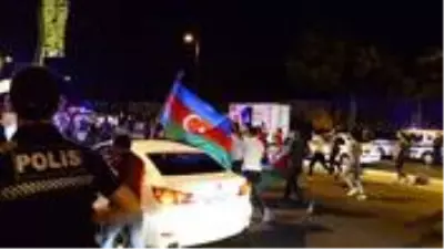 Azerbaycan'da halk, Ermenistan'ın saldırılarını protesto etmek için sokağa çıktı Azerbaycan'da halk, Ermenistan'ın saldırılarını protesto etmek için sokağa çıktı