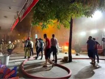 Bağcılar'da aynı cadde üzerinde iki farklı yangın Bağcılar'da aynı cadde üzerinde iki farklı yangın