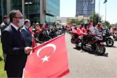 Bakan Kasapoğlu, motosikletçileri Gençlik ve Spor Bakanlığı'nda karşıladı Bakan Kasapoğlu, motosikletçileri Gençlik ve Spor Bakanlığı'nda karşıladı