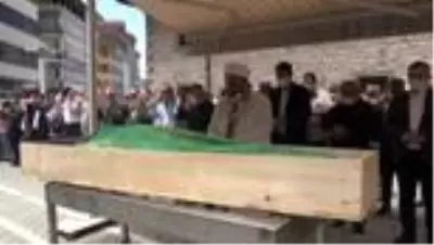 Bakan Kurum, selde hayatını kaybeden Havva Tüysüz'ün cenaze törenine katıldı - RİZE Bakan Kurum, selde hayatını kaybeden Havva Tüysüz'ün cenaze törenine katıldı - RİZE
