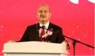 Bakan Soylu, 15 Temmuz şehitlerinin adlarını okurken gözyaşlarına hakim olamadı Bakan Soylu, 15 Temmuz şehitlerinin adlarını okurken gözyaşlarına hakim olamadı