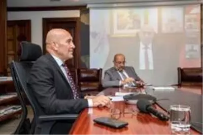 Başkan Soyer Fikir Önderleri Forumu'nda projelerini anlattı Başkan Soyer Fikir Önderleri Forumu'nda projelerini anlattı