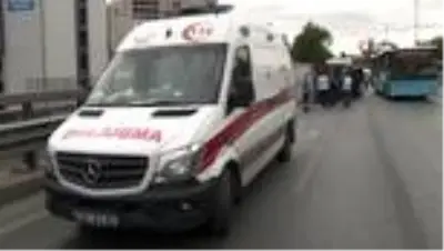 Bayrampaşa'da zincirleme kazada kamyonet devrildi : 2 hafif yaralı Bayrampaşa'da zincirleme kazada kamyonet devrildi : 2 hafif yaralı
