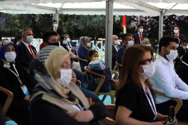 CHP'nin 'davet edilmediler' dediği 15 Temmuz şehit ve gazi yakınları TBMM'deki anma törenine katıldı