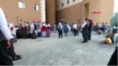 Diyarbakır ve Adıyaman'da serinlemek için sulama kanalına giren 4 genç boğuldu Diyarbakır ve Adıyaman'da serinlemek için sulama kanalına giren 4 genç boğuldu