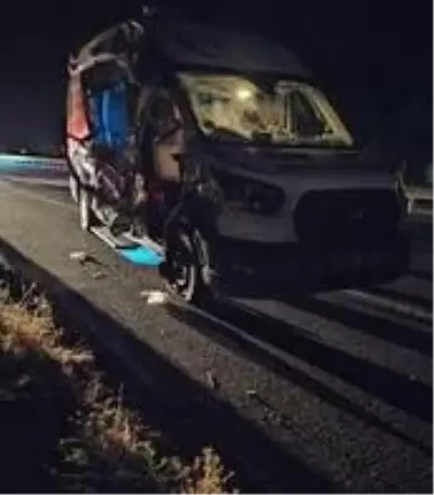 Doğum vakasından dönen ambulans kaza yaptı: 4 yaralı Doğum vakasından dönen ambulans kaza yaptı: 4 yaralı