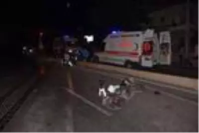 'Dur' ihtarına uymayan motosikletli, polisten kaçarken refüje çarptı: 2 yaralı 'Dur' ihtarına uymayan motosikletli, polisten kaçarken refüje çarptı: 2 yaralı