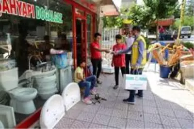 Son dakika haberi! Haliliye Belediyesi vatandaşlara bayrak hediye etti Son dakika haberi! Haliliye Belediyesi vatandaşlara bayrak hediye etti