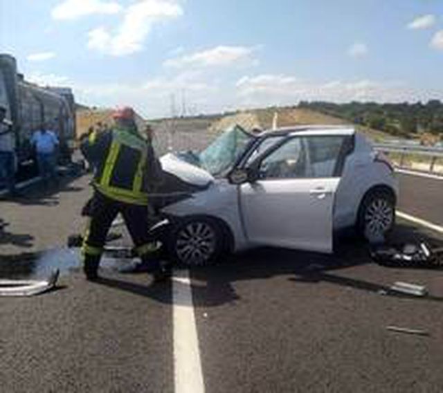 Hurdaya dönen otomobilden sağ kurtuldu