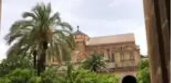 1984: İspanya'daki Kurtuba Ulu Cami yıllardır sadece Katoliklerin ibadetine açık tutuluyor 1984: İspanya'daki Kurtuba Ulu Cami yıllardır sadece Katoliklerin ibadetine açık tutuluyor
