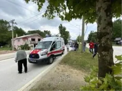 Karşıdan karşıya geçmeye çalışan dede ve toruna otomobil çarptı: 1'i ağır 3 yaralı