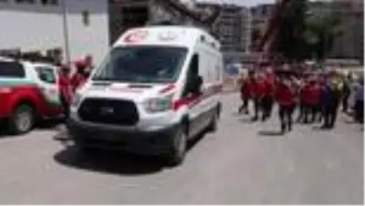 Kastamonu'da bir inşaatın çatısı çöktü (2)