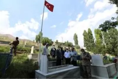 Kaymakam Solak'tan şehit ailesine ziyaret Kaymakam Solak'tan şehit ailesine ziyaret