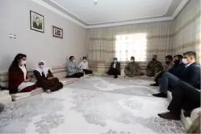 Kaymakam Solak'tan şehit ailesine ziyaret Kaymakam Solak'tan şehit ailesine ziyaret