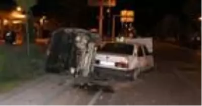 Kayseri'de iki otomobil çarpıştı: 3 yaralı Kayseri'de iki otomobil çarpıştı: 3 yaralı