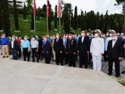 Kent protokolü 15 Temmuz Şehitler Anıtını ziyaret etti Kent protokolü 15 Temmuz Şehitler Anıtını ziyaret etti