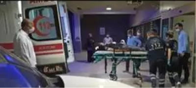 Kopan 3 parmak yaralıdan 10 dakika sonra hastaneye getirildi Kopan 3 parmak yaralıdan 10 dakika sonra hastaneye getirildi