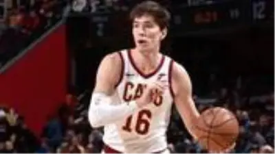 Milli basketbolcu Cedi Osman ile oyuncu Ebru Şahin Alaçatı'da görüntülendi Milli basketbolcu Cedi Osman ile oyuncu Ebru Şahin Alaçatı'da görüntülendi