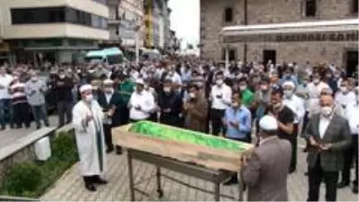 Rize'de selde hayatını kaybeden Ali Uzun son yolculuğuna uğurlandı Rize'de selde hayatını kaybeden Ali Uzun son yolculuğuna uğurlandı