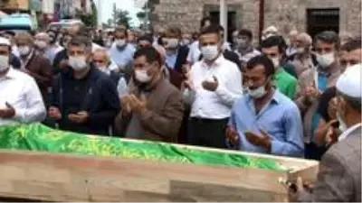 Rize'de selde hayatını kaybeden Ali Uzun son yolculuğuna uğurlandı Rize'de selde hayatını kaybeden Ali Uzun son yolculuğuna uğurlandı