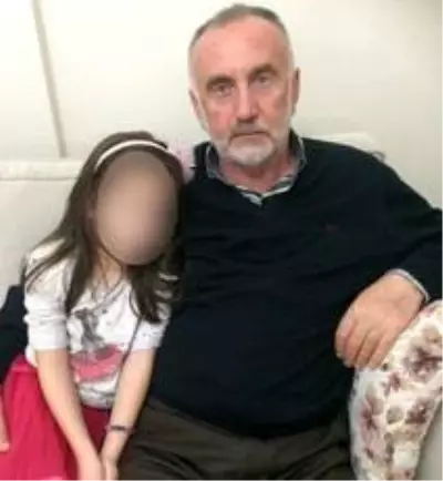 Rize'de selde hayatını kaybedenler son yolculuğuna uğurlanıyor Rize'de selde hayatını kaybedenler son yolculuğuna uğurlanıyor