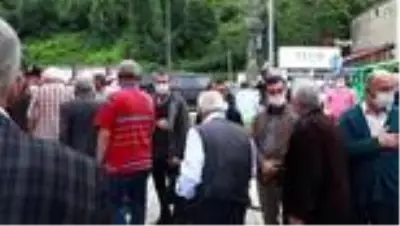 Rize'deki selde hayatını kaybedenler son yolculuğuna uğurlanıyor Rize'deki selde hayatını kaybedenler son yolculuğuna uğurlanıyor