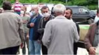 Rize'deki selde hayatını kaybedenler son yolculuğuna uğurlanıyor Rize'deki selde hayatını kaybedenler son yolculuğuna uğurlanıyor