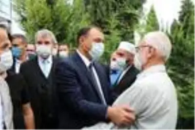 Sakarya'da, 15 Temmuz şehidi polis memuru mezarı başında anıldı Sakarya'da, 15 Temmuz şehidi polis memuru mezarı başında anıldı