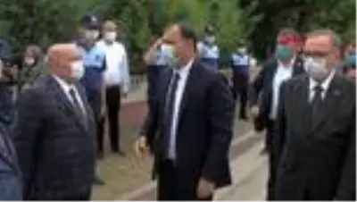 Sakarya'da,15 Temmuz şehidi polis mezarı başında anıldı Sakarya'da,15 Temmuz şehidi polis mezarı başında anıldı