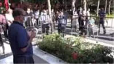 Şehit Ömer Halisdemir, kabri başında anılıyor Şehit Ömer Halisdemir, kabri başında anılıyor