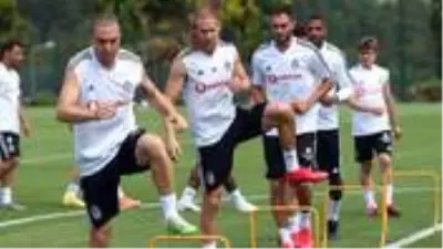Beşiktaş ile İspanyol stoper Victor Ruiz'in yolları ayrıldı Beşiktaş ile İspanyol stoper Victor Ruiz'in yolları ayrıldı