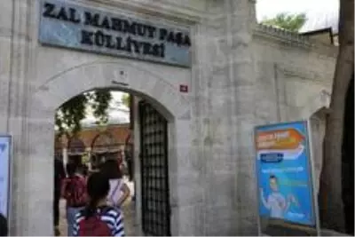 Tarihi külliyede çocuklarla renkli sanat günleri Tarihi külliyede çocuklarla renkli sanat günleri