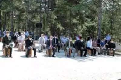 Tosya'da 15 Temmuz etkinlikleri şehitlik ziyareti ile başladı Tosya'da 15 Temmuz etkinlikleri şehitlik ziyareti ile başladı