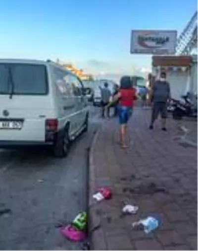 Trafikte bıçaklı kavga: 1 ölü, 6 yaralı Trafikte bıçaklı kavga: 1 ölü, 6 yaralı