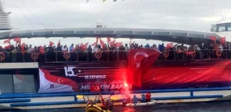 TSSF'den İstanbul Boğazı'nda '15 Temmuz'u unutmadık, unutmayacağız' dalışı