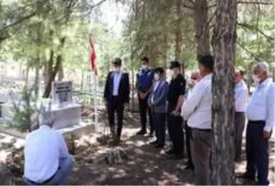 Tufanbeyli'de şehitlikler ziyaret edildi