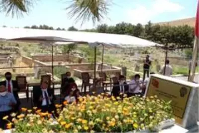 Vali Günaydın 15 Temmuz Şehitlerinin Kabirlerini Ziyaret Etti Vali Günaydın 15 Temmuz Şehitlerinin Kabirlerini Ziyaret Etti