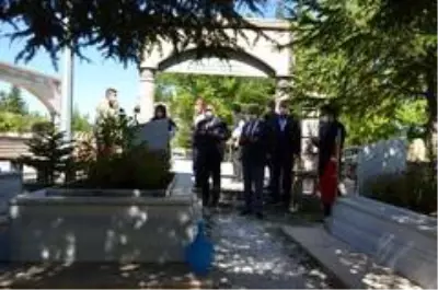Vali Günaydın 15 Temmuz Şehitlerinin Kabirlerini Ziyaret Etti Vali Günaydın 15 Temmuz Şehitlerinin Kabirlerini Ziyaret Etti