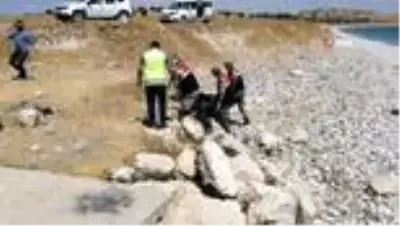 Van Gölü'nde 2 ceset daha çıkarıldı Van Gölü'nde 2 ceset daha çıkarıldı