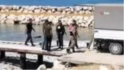 Van Gölü'nde kurtarma çalışmaları yeniden başlatıldı Van Gölü'nde kurtarma çalışmaları yeniden başlatıldı
