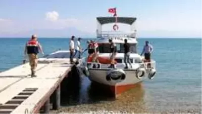 Van Gölü'nden çıkarılan ceset sayısı 37'ye yükseldi Van Gölü'nden çıkarılan ceset sayısı 37'ye yükseldi