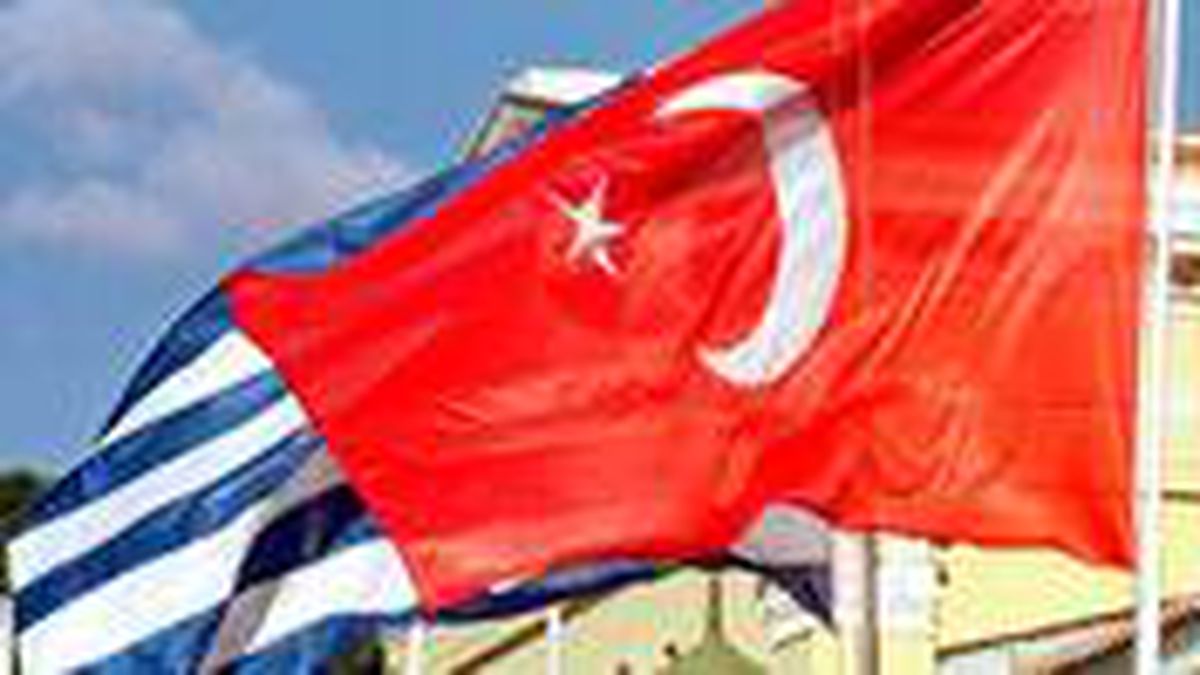 Yunanistan'dan bir açıklamada iki küstah tehdit! Türkiye'yi 'felç edecek' yaptırım çağrısı