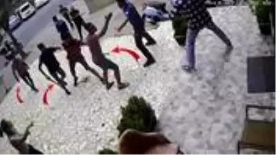 10-15 kağıt toplayıcısı, bıçak ve sopalarla tek kişiye saldırdı! O anlar anbean kamerada 10-15 kağıt toplayıcısı, bıçak ve sopalarla tek kişiye saldırdı! O anlar anbean kamerada