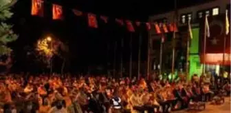 Münür Şahin: 15 Temmuz Demokrasi ve Milli Birlik Günü'nde birlik ve beraberliğini gösterdi Münür Şahin: 15 Temmuz Demokrasi ve Milli Birlik Günü'nde birlik ve beraberliğini gösterdi