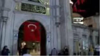 15 Temmuz şehitleri Eyüpsultan Camii'nde dualarla anıldı 15 Temmuz şehitleri Eyüpsultan Camii'nde dualarla anıldı