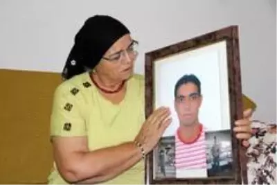 15 yıldır gözyaşı dinmeyen annenin feryadı: 'Oğlum yaşıyor, bulup bana getirsinler' 15 yıldır gözyaşı dinmeyen annenin feryadı: 'Oğlum yaşıyor, bulup bana getirsinler'